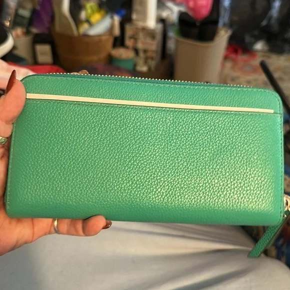 NWT Kate Spade green continental zip around wallet - Picture 2 of 3